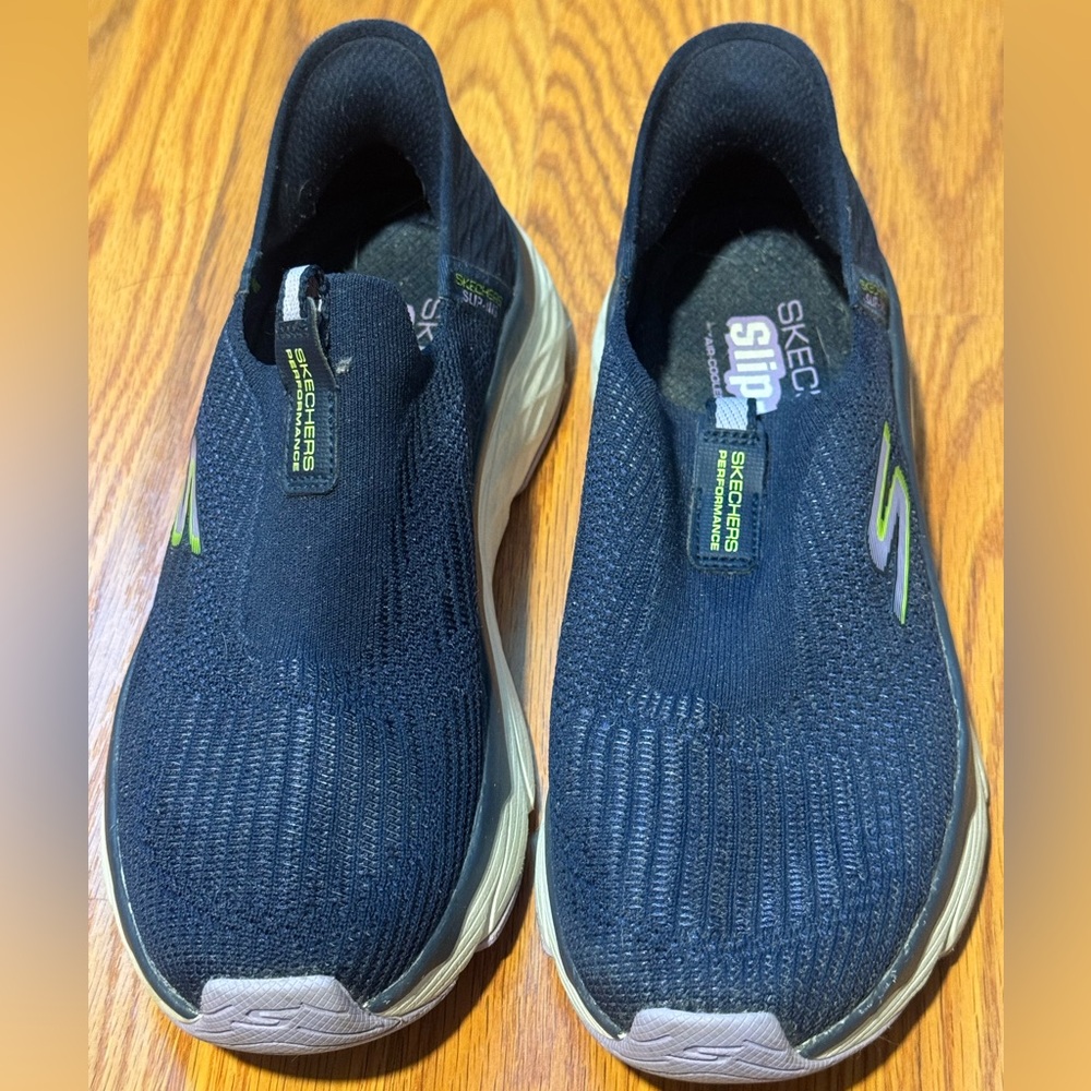 Skechers Woman’s Slip-ins: Max Cushioning Elite 2.0 Air Cooled Memory Foam